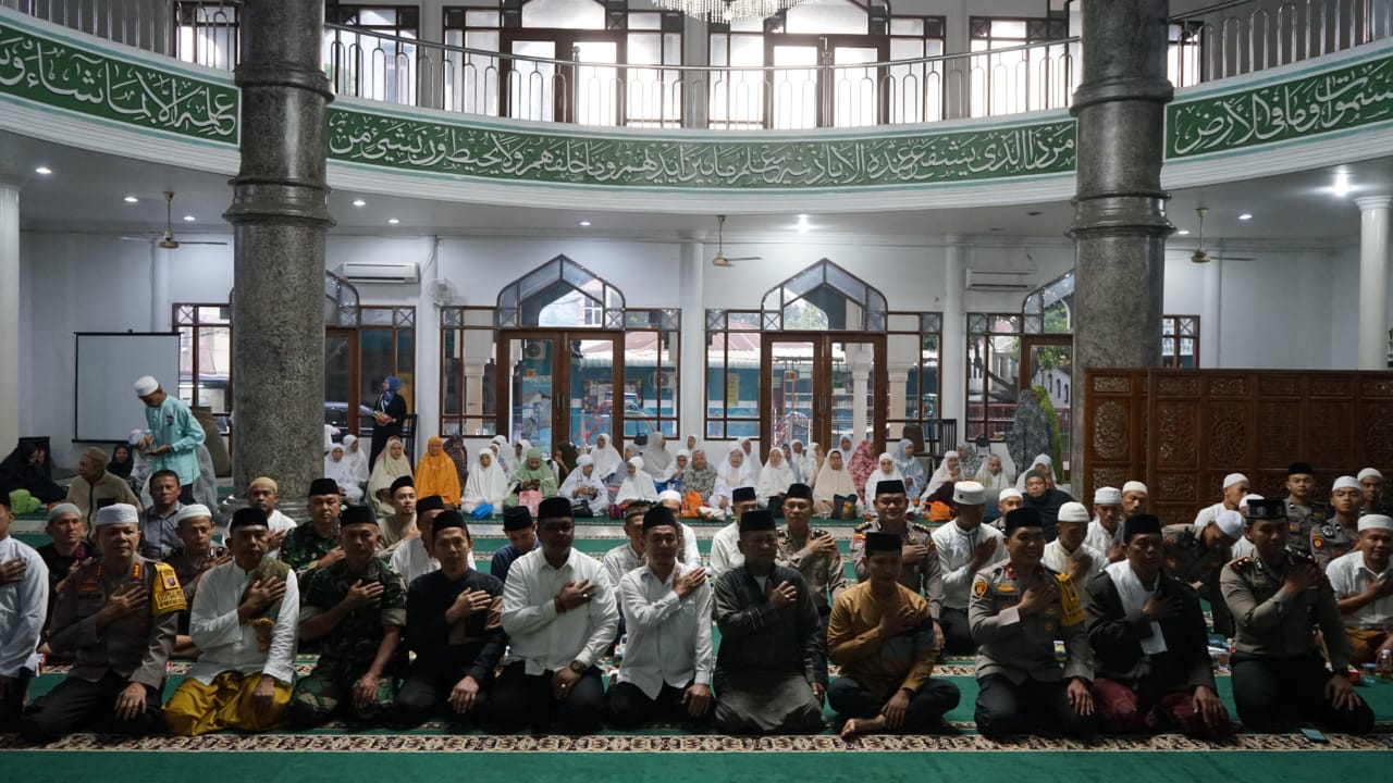 Subuh Keliling Polda Sumatera Utara di Masjid Al-Amin di jalan Prof. HM. Yamin Kel. Sei Kera Hulu Kec. Medan Perjuangan pada Rabu (07/02).